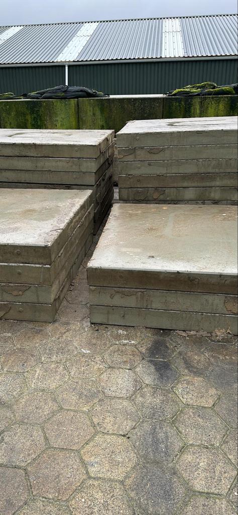 stelcon platen 2x2x0.16m - Ideaal voor erfverharding, Gebruikt, Overige typen, Ophalen of Verzenden, 10 m² of meer