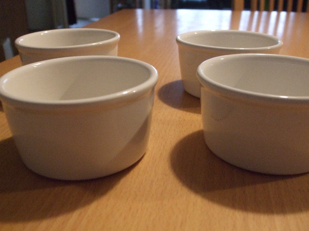 Te koop set van 4 schaaltjes.(z.g.a.n.)., Ophalen of Verzenden, Overige stijlen, Aardewerk, Schaal of Schalen