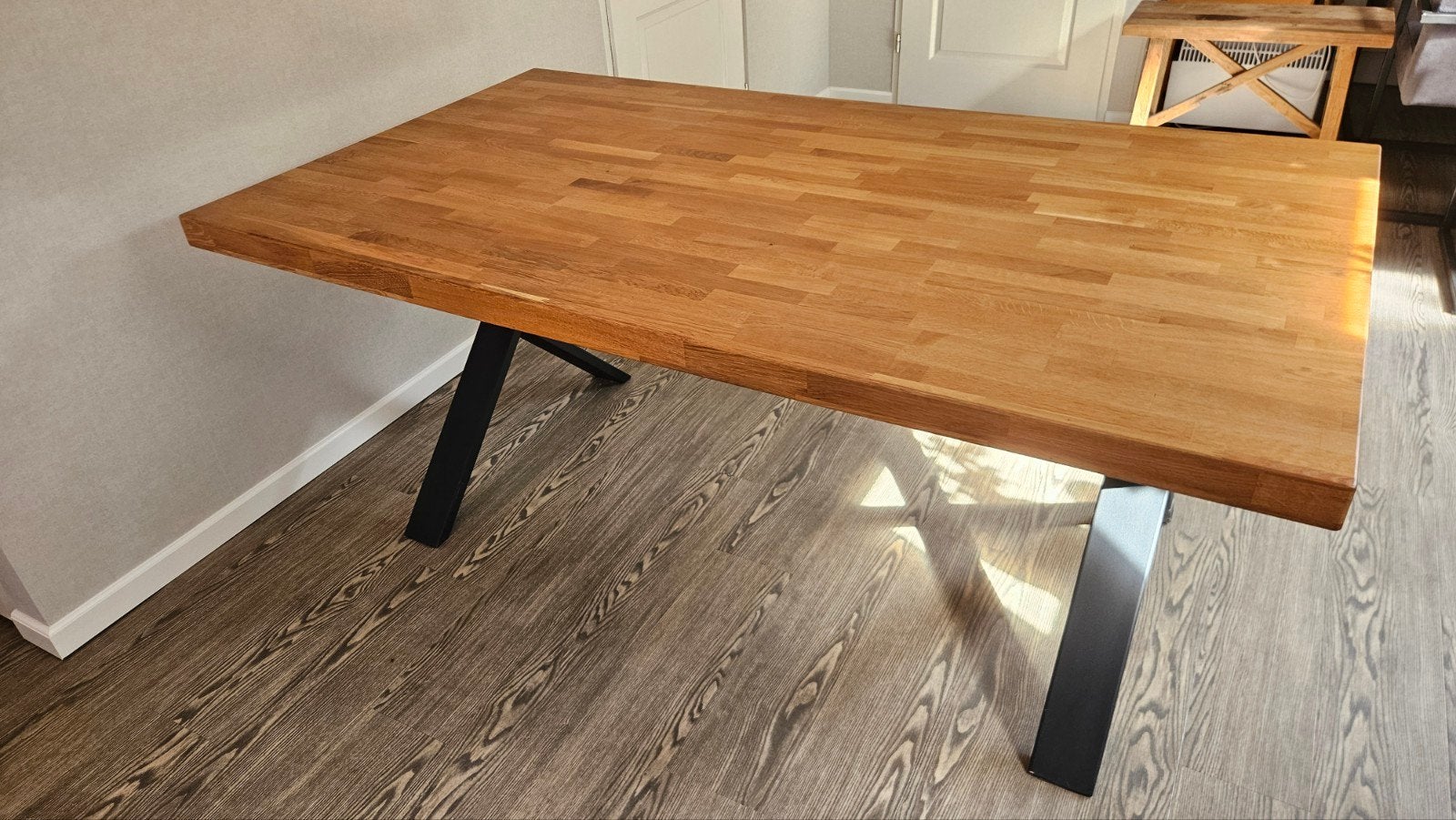 Massief eiken eettafel met metalen onderstel, Ophalen, Eikenhout, 50 tot 100 cm, Zo goed als nieuw