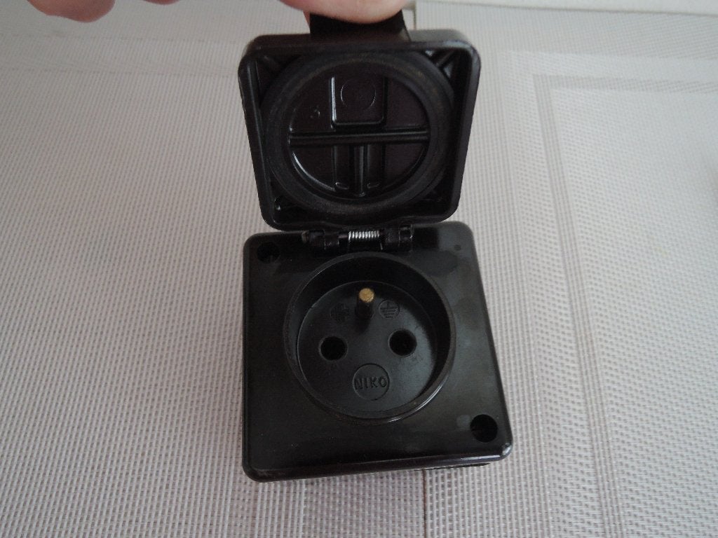 Groot bakelieten opbouw stopcontact, Ophalen of Verzenden, Gebruikt, Stopcontact