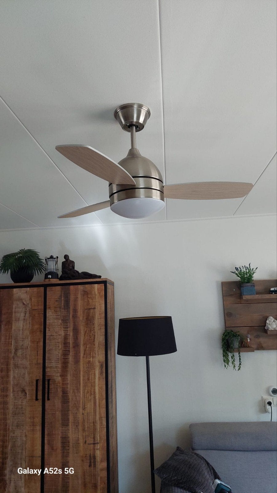 Plafondventilator RVS en houtmotief bladen, Ophalen, Ventilator met afstandsbediening, Zo goed als nieuw, Plafondventilator
