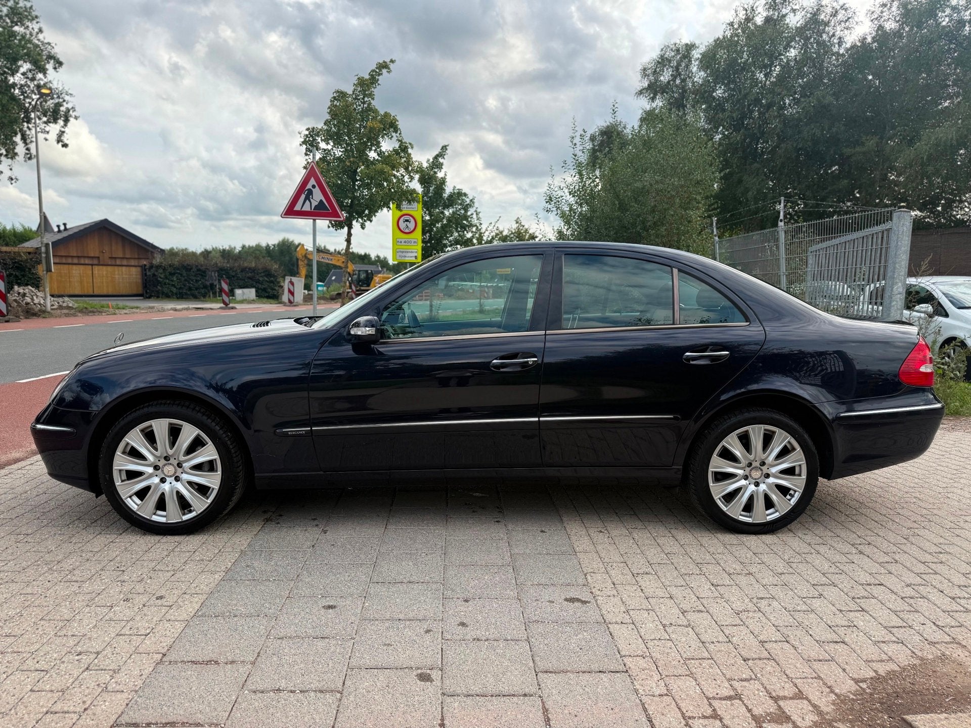Mercedes-Benz E-klasse 240 Elegance AIRCO CRUISE LEDER PDC, Auto's, Automaat, Gebruikt, 2597 cc, Bedrijf