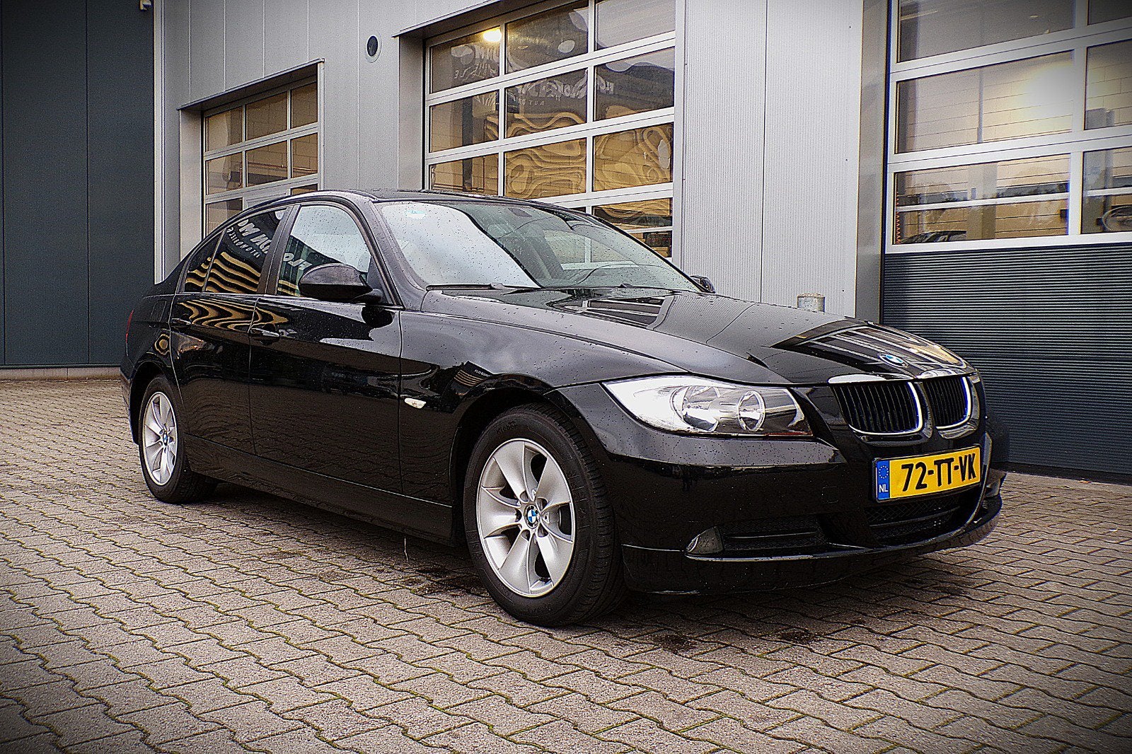 BMW 3-Serie 2.0 I 318 2007 Zwart, Auto's, Automatische klimaatregeling, 4 cilinders, 129 pk, Zwart
