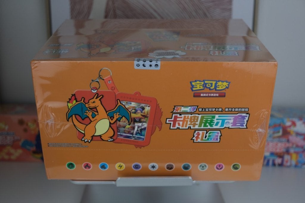 Pokémon Charizard Display Case 12 Boxen Sealed, Ophalen of Verzenden, Nieuw, Boosterbox, Foil