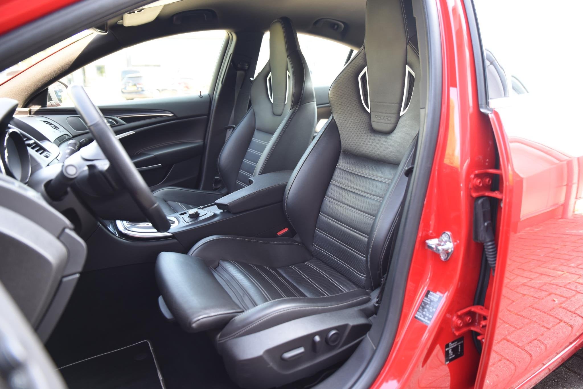 Opel Insignia 2.8 T OPC 4x4 RECARO, Auto's, Opel, Automaat, Gebruikt, Zwart, Automatische klimaatregeling