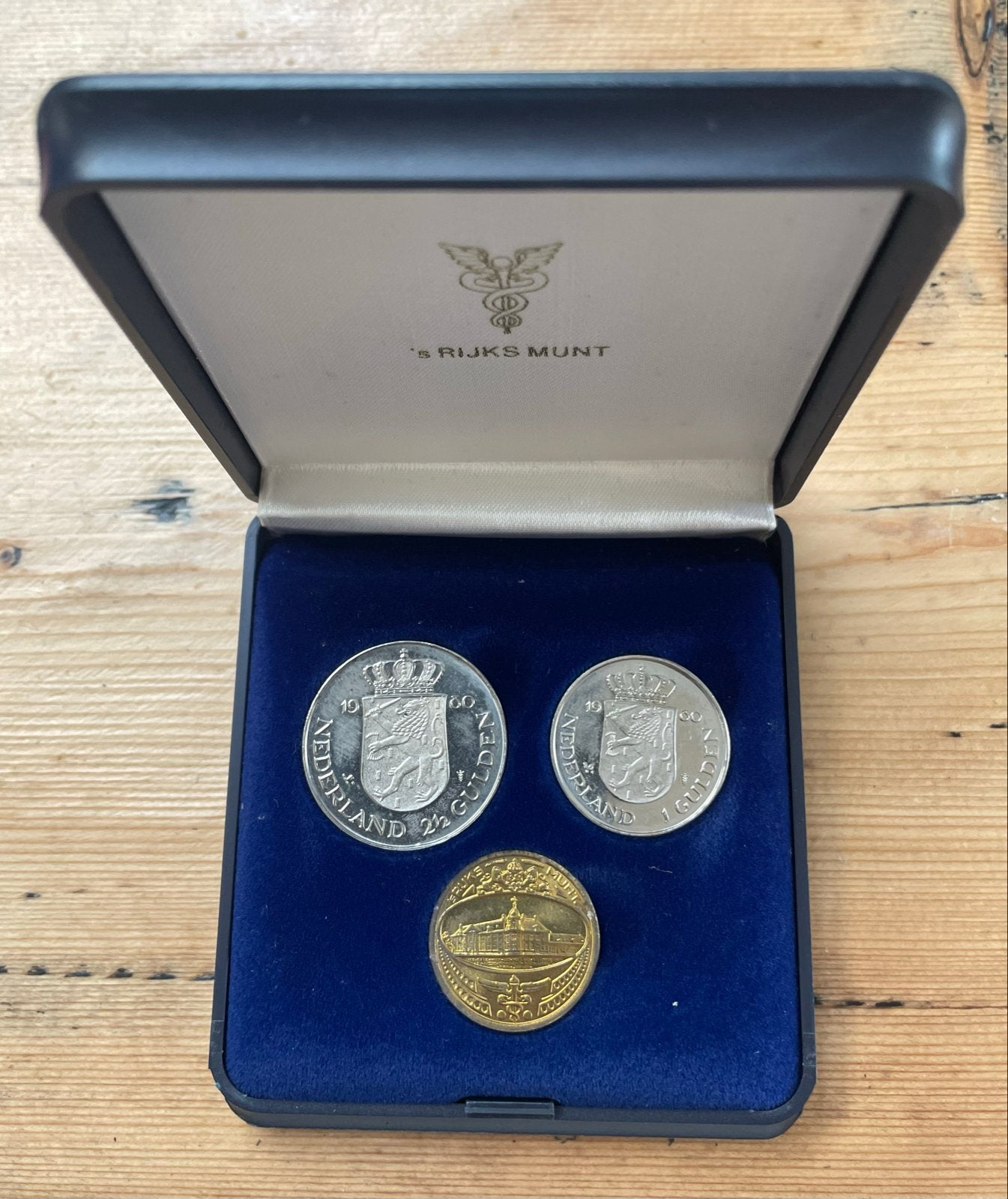 Rijks Munt Setje: Juliana & Beatrix inhuldiging, Ophalen of Verzenden, Koningin Beatrix, Overige waardes, Setje