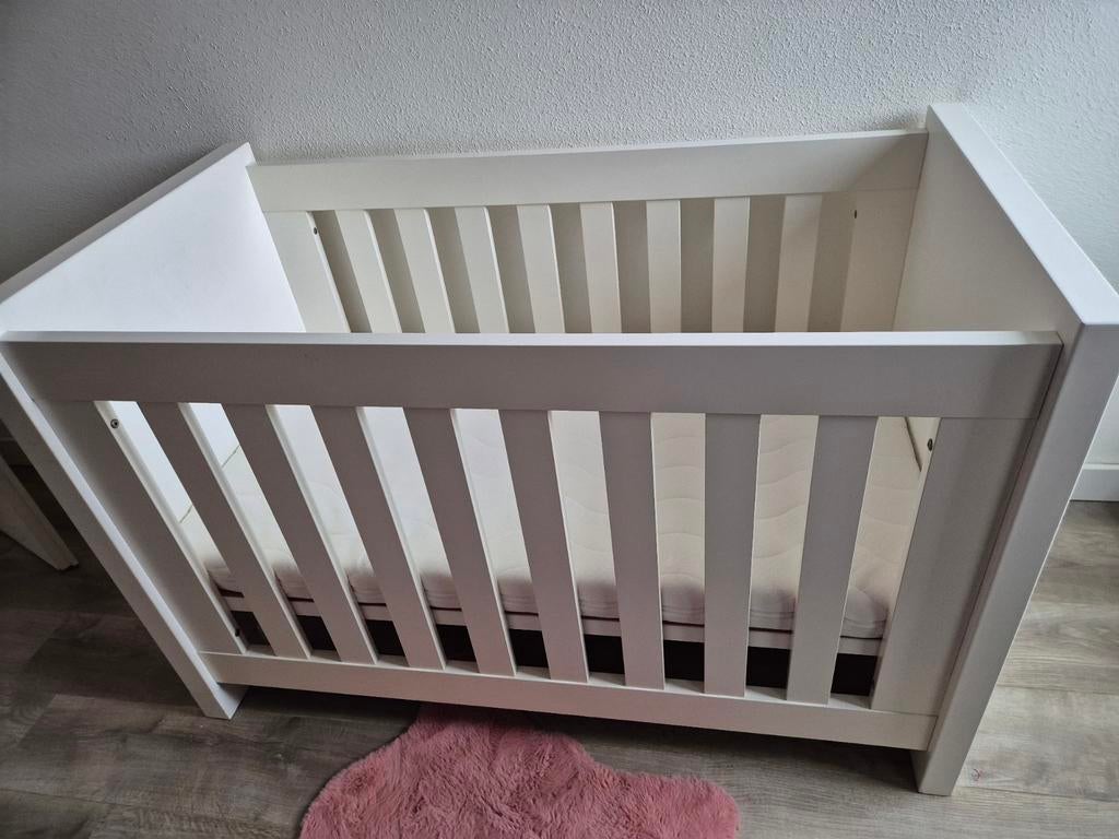 Babykamer compleet wit, Kinderen en Baby's, Ophalen, Zo goed als nieuw, Jongetje of Meisje