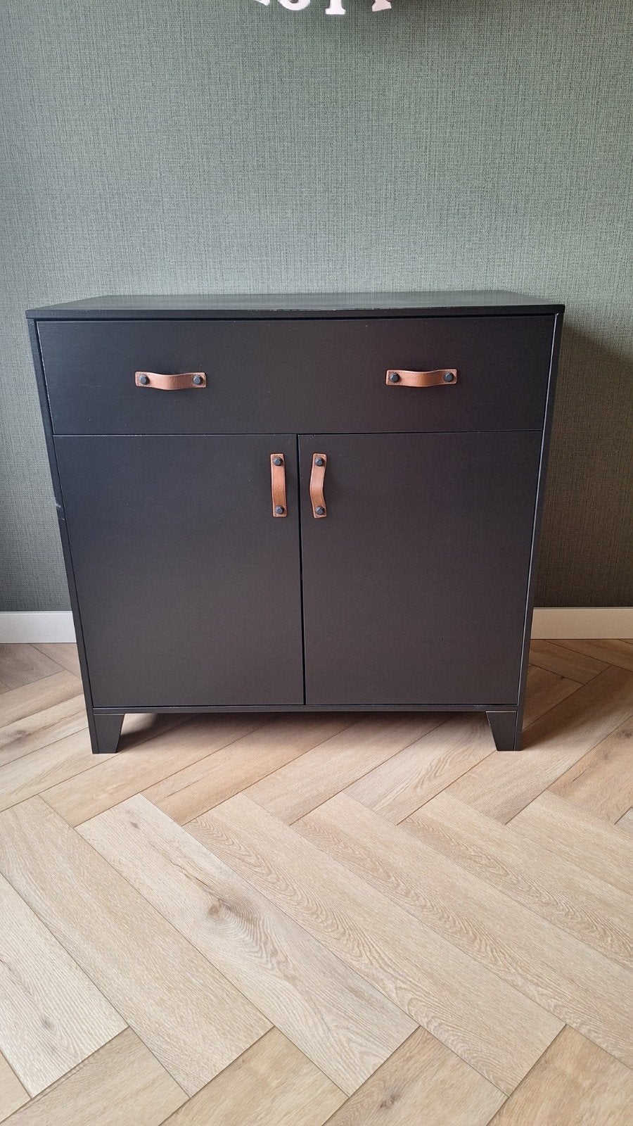 WOOOD Dian opbergkast / commode zwart grenen, Huis en Inrichting, Ophalen, Gebruikt, Met deur(en), 50 tot 100 cm