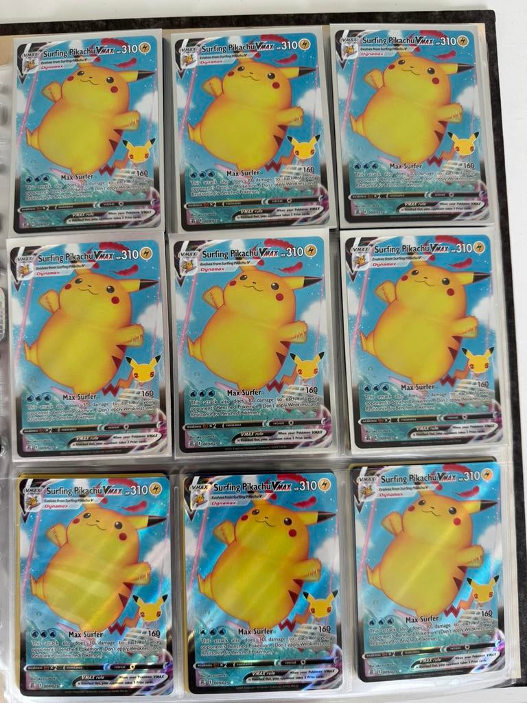 Surfing Pikachu VMAX 009/025 Pokemon 25th Celebrations, Ophalen of Verzenden, Zo goed als nieuw