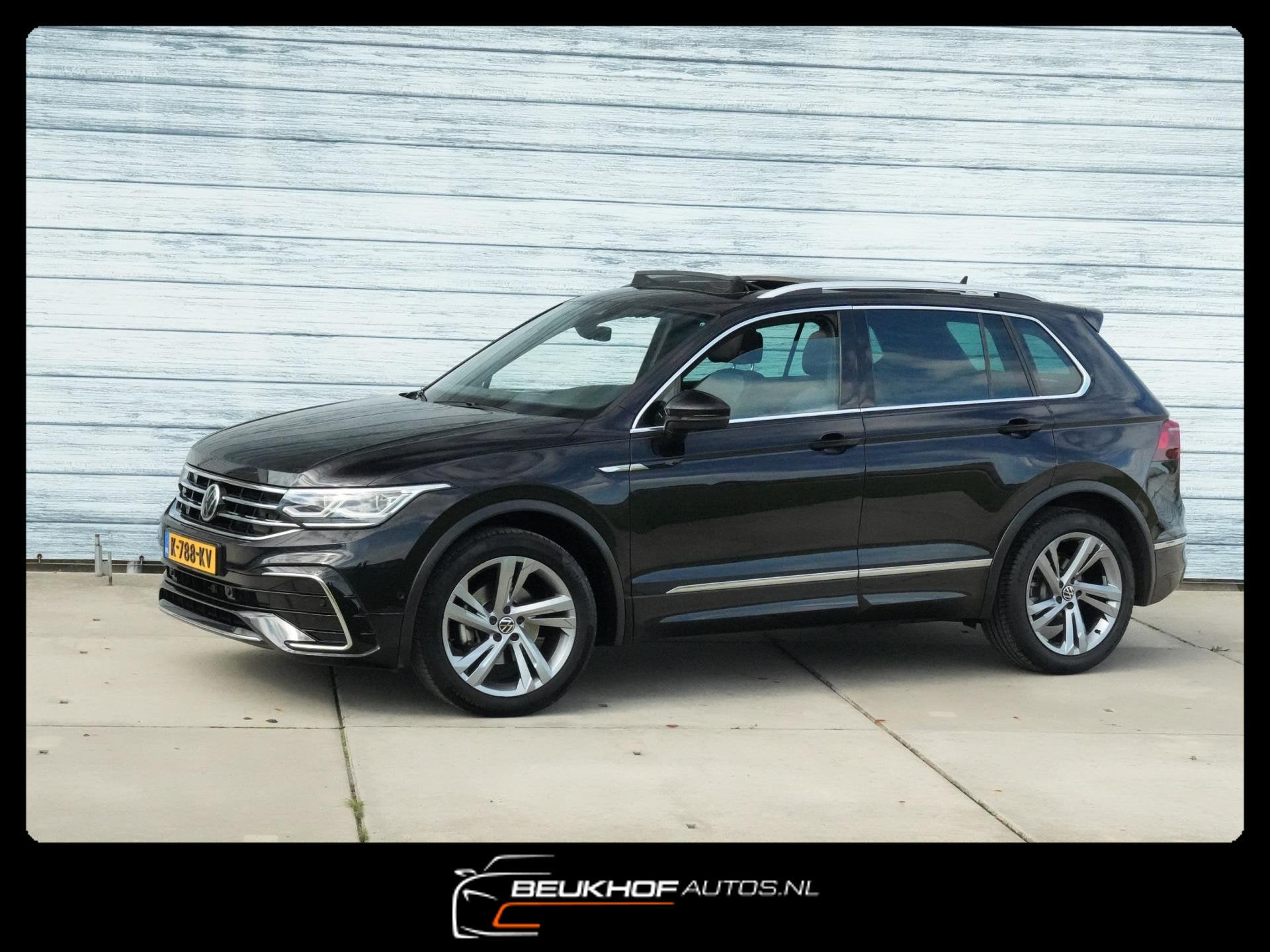 Volkswagen Tiguan 1.5 TSI R-Line Business+ Trekhaak Pano Cam, 1441 kg, 150 pk, Alcantara, Zwart