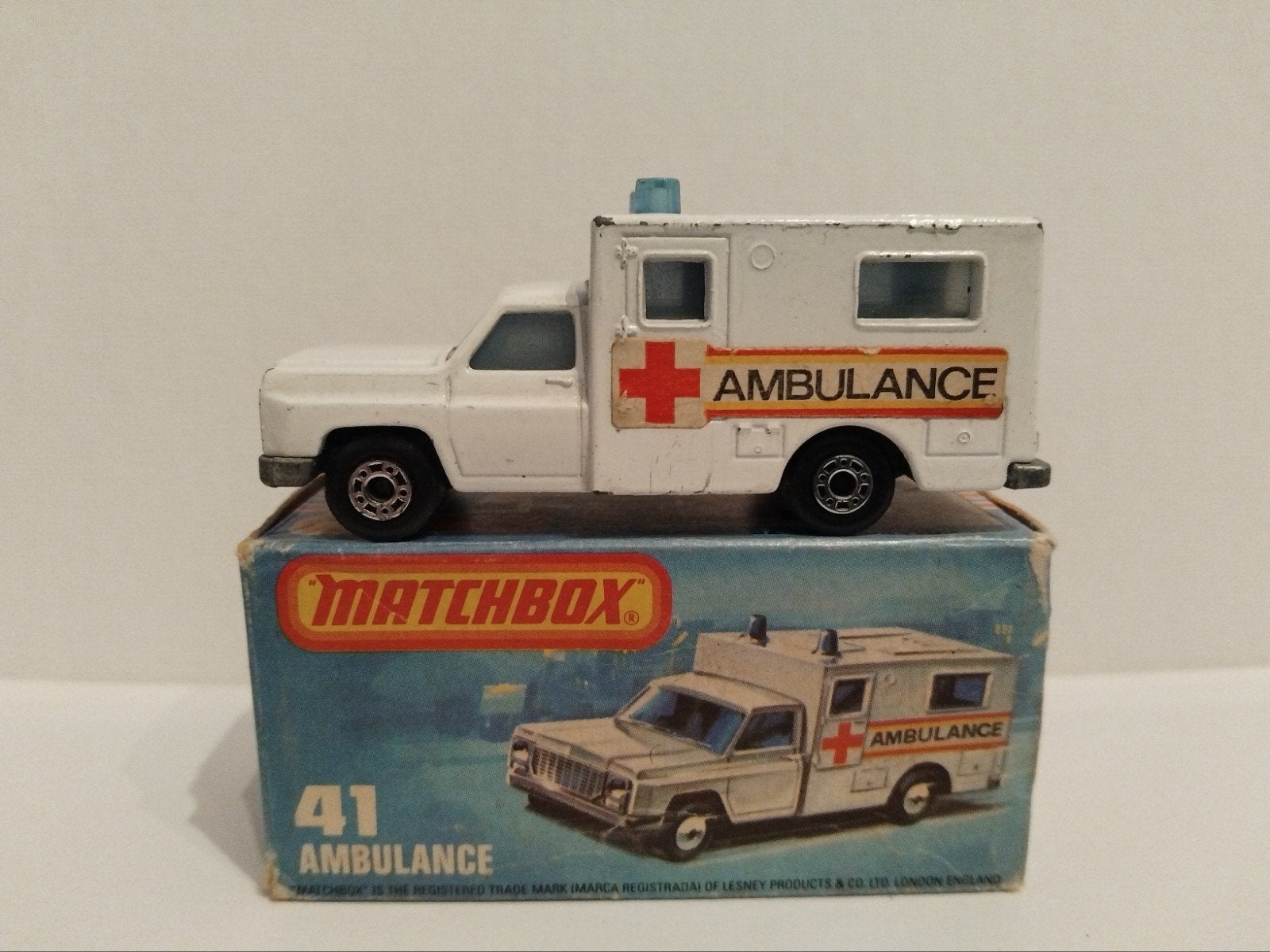 Matchbox #41 Ambulance wit 3INCH, Ophalen of Verzenden, Zo goed als nieuw, Auto