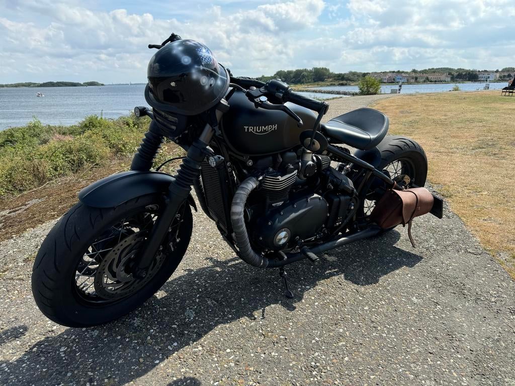 Unieke Triumph Bobber Black - Custom Build, 2 cilinders, Gebruikt, Particulier, Meer dan 35 kW