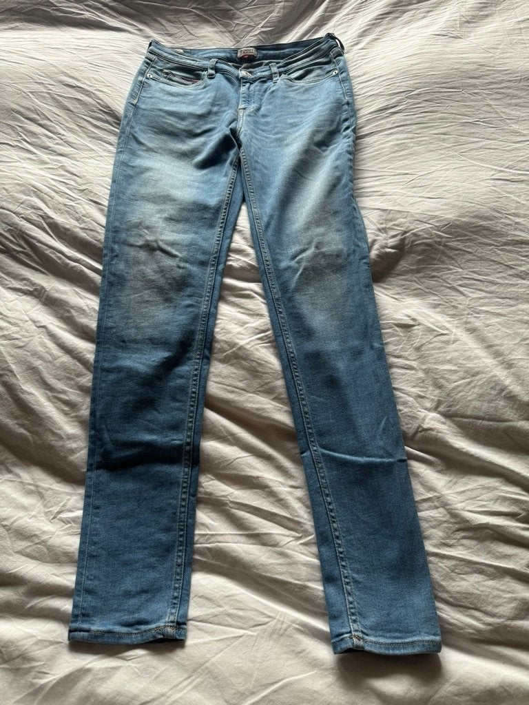 +Zo goed als nieuwe Tommy Jeans spijkerbroek. Maat 29/32., Zo goed als nieuw, W28 - W29 (confectie 36), Tommy Hilfiger, Verzenden