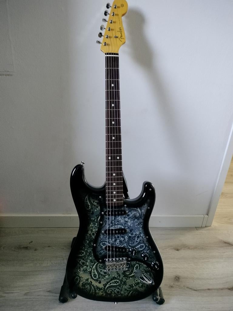 Fender Stratocaster Black Paisley Japan Limited Edition, Ophalen, Gebruikt, Solid body, Fender