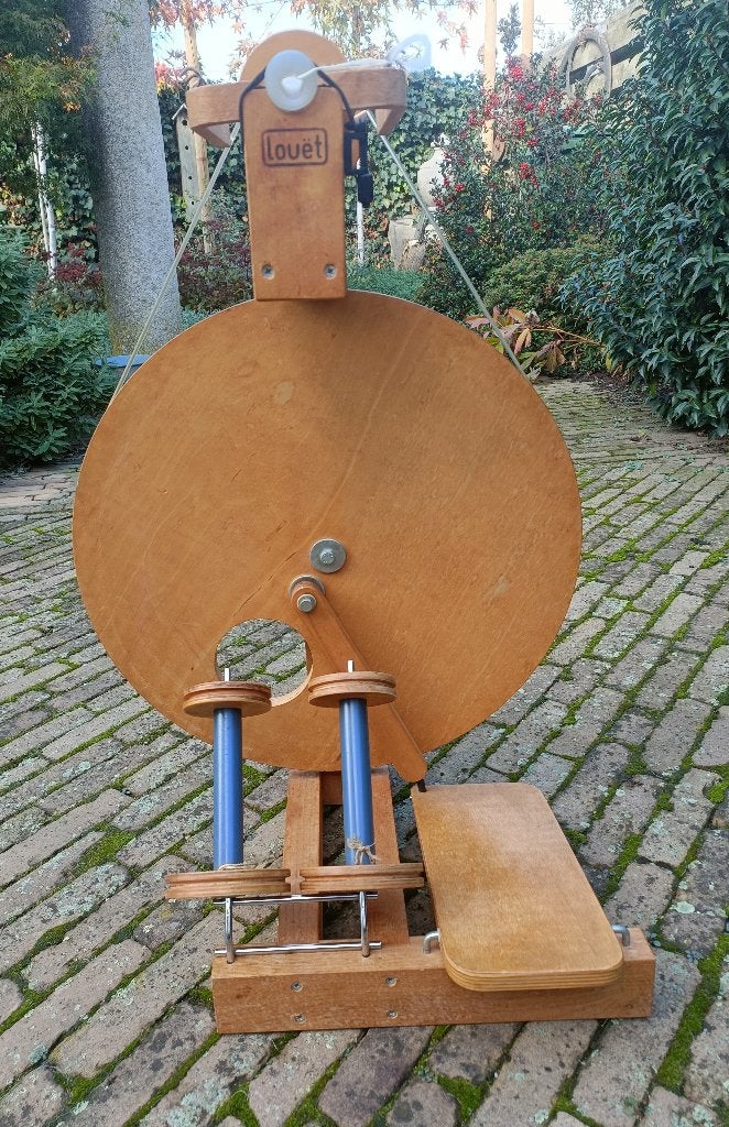 LOUET spinnewiel met 3 klossen en twijnrek, Ophalen of Verzenden, Gebruikt, Spinnewiel
