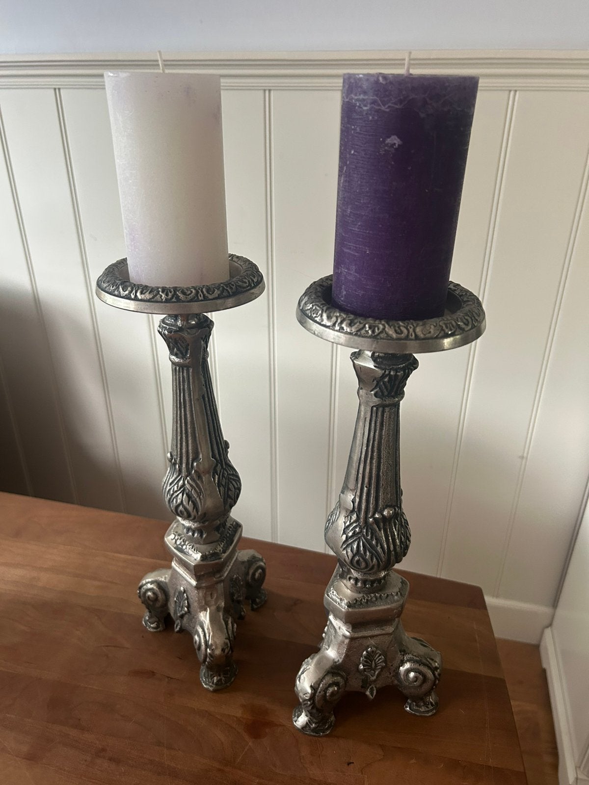 2 nette aluminium kaarsen kandelaars 35 cm hoog, Ophalen of Verzenden