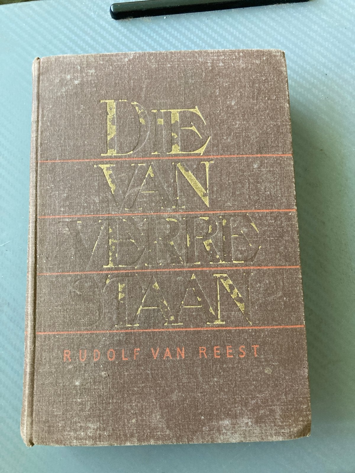 Die Van Verre Staan - Rudolf van Reest (Oud Boek), Boeken, Ophalen of Verzenden, Gelezen, Nederland