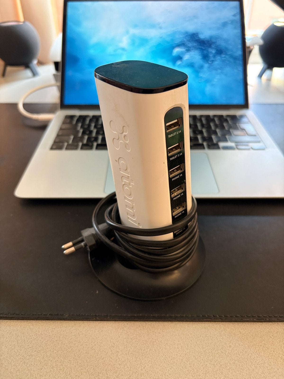USB Oplaadstation - Atomi - Meerdere apparaten, Universeel, Gebruikt, Oplaadstation, Ophalen of Verzenden