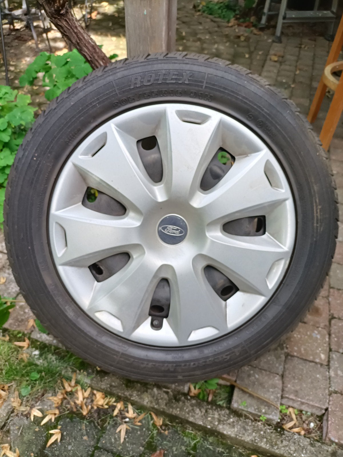 Banden op velg met wieldoppen Ford, Auto diversen, Ophalen
