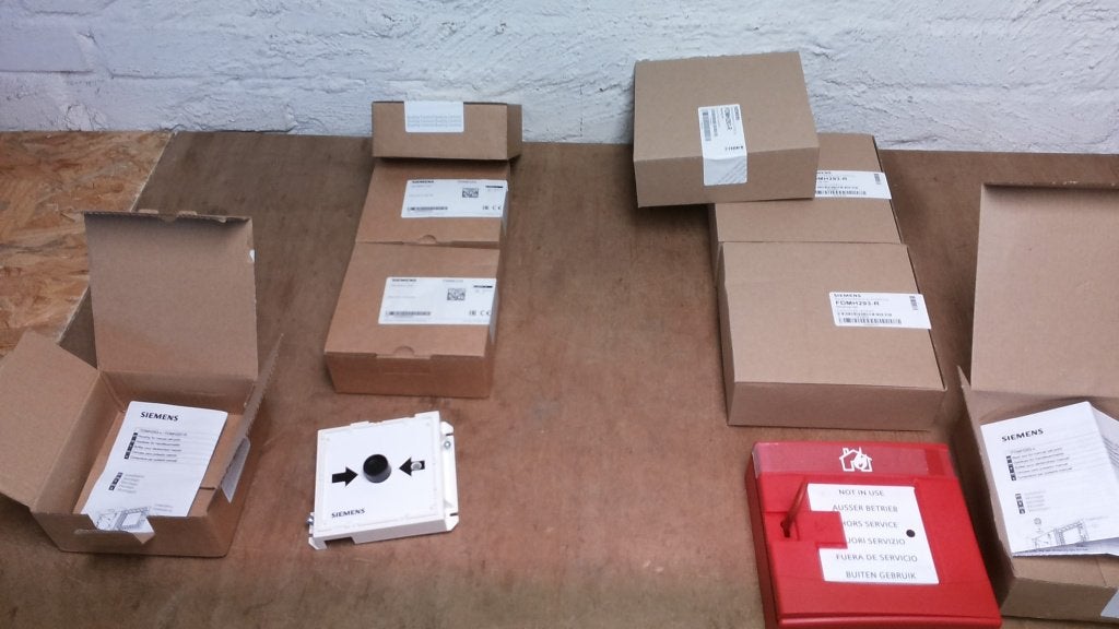 Siemens handbrandmelder kast+schakelunit FDMH293-r FDME224, Doe-het-zelf en Verbouw, Alarmsystemen, Verzenden, Nieuw, Detector, Sensor of Melder