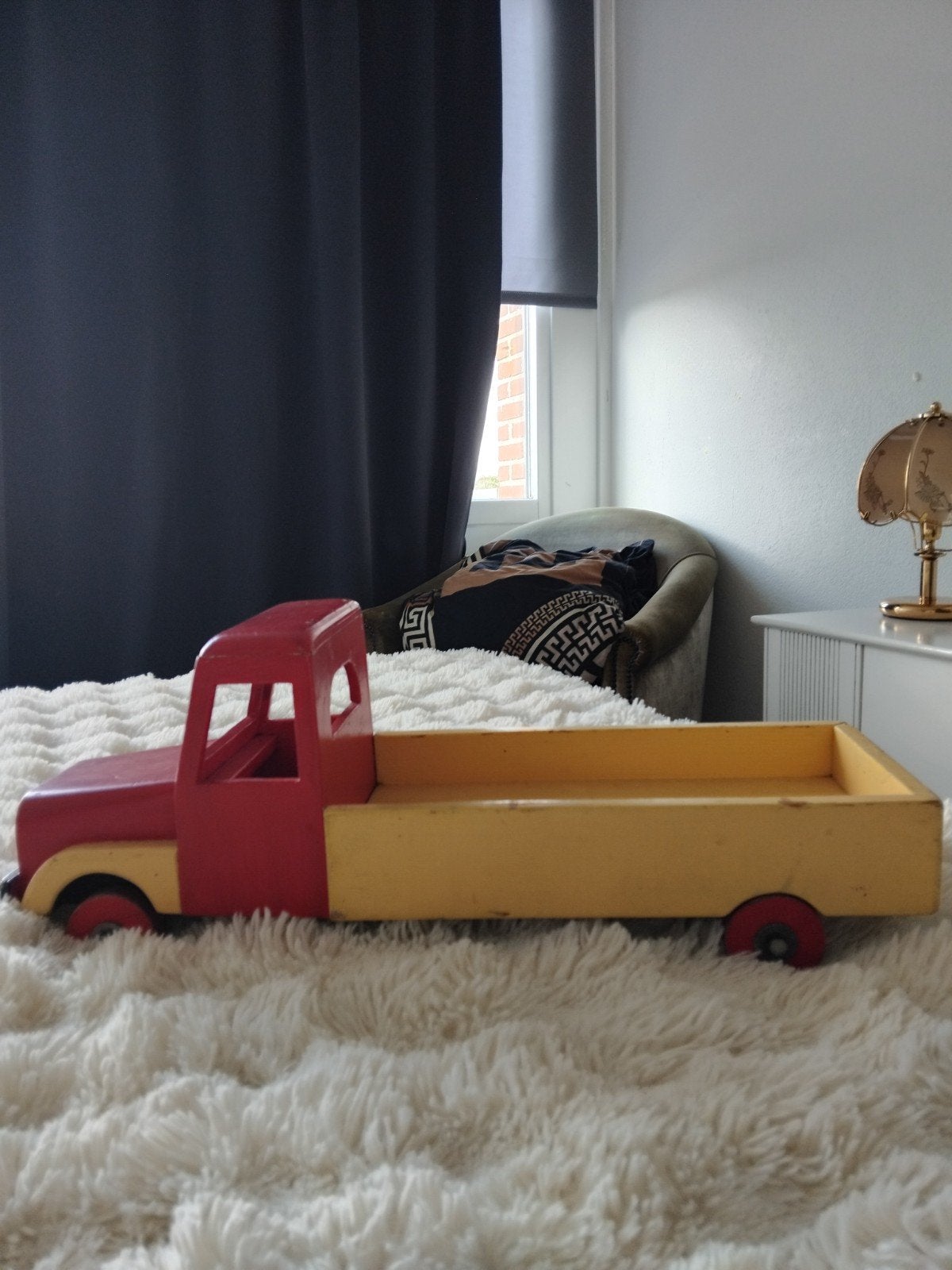Houten speelgoedtruck - rood en geel, Kinderen en Baby's, Speelgoed | Houten speelgoed, Ophalen of Verzenden, Zo goed als nieuw