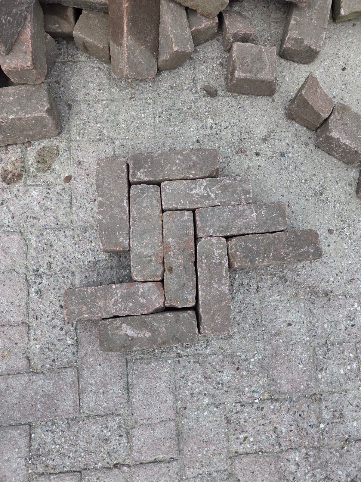Ca. 130m2 dikformaat oud gebakken tegels, Doe-het-zelf en Verbouw, Tegels, Keramiek, Minder dan 20 cm, 10 m² of meer, Vloertegels