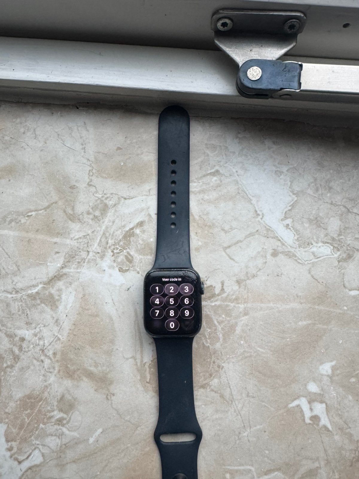 Apple watch SE 2de generatie, Ophalen of Verzenden, Zo goed als nieuw, Zwart, IOS