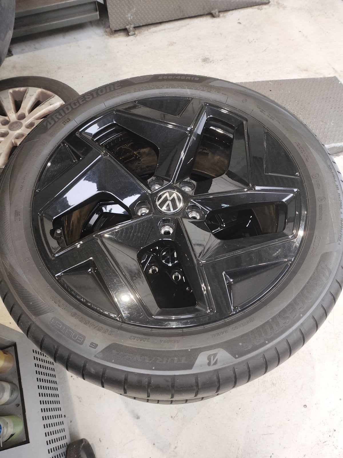 R-line Coventry met Bridgestone  225/45R19, Gebruikt, 255 mm, Banden en Velgen, Personenwagen