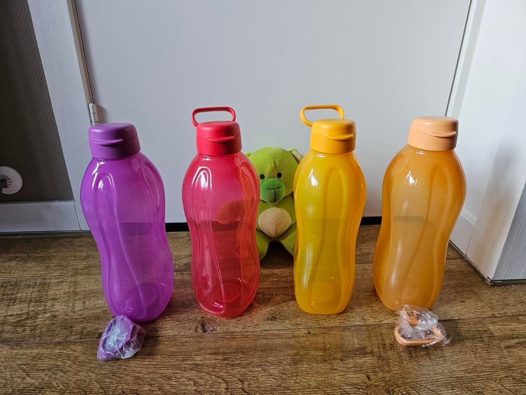 * Tupperware nieuwe 2 liter fles sportdop met handvat, Huis en Inrichting, Keuken | Tupperware, Nieuw, Overige typen, Oranje, Paars
