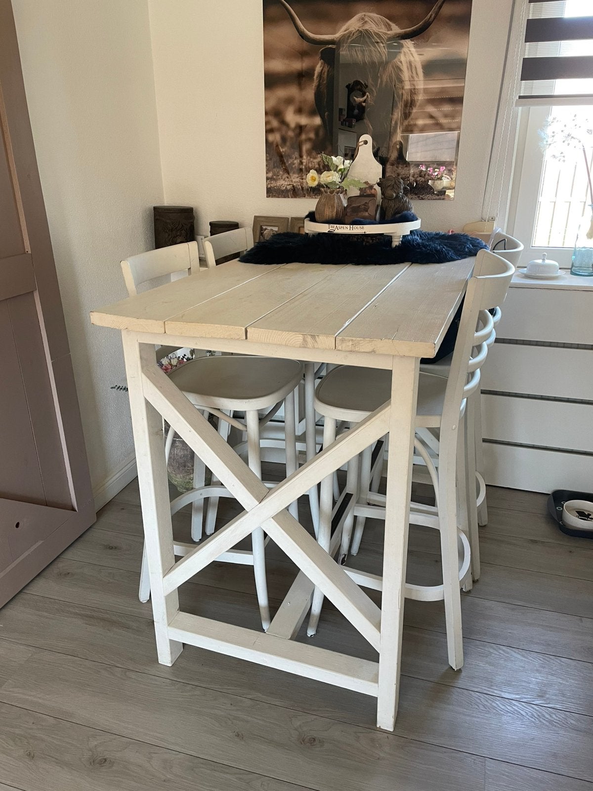 Witte barset met 4 krukken, Ophalen, Zo goed als nieuw