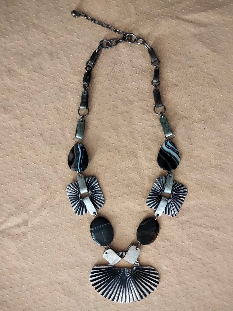 Unieke ketting met agaat en zilverkleurige accenten, Ophalen, Zo goed als nieuw, Zwart, Steen of Mineraal