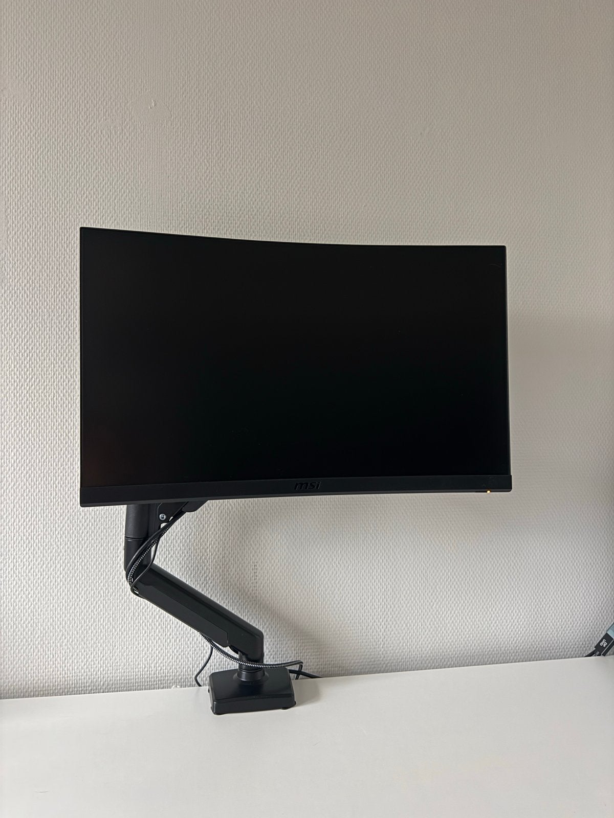 Foto 2 van MSI Beeldscherm inclusief BONTEC Monitorarm