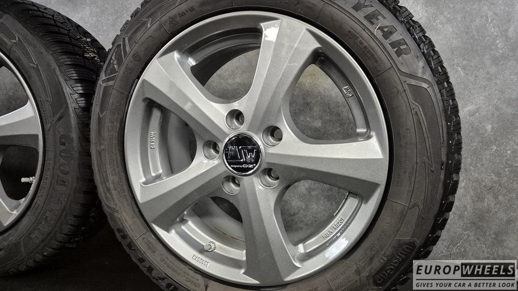 16 inch Winterbanden Hyundai Kona 205 60 16 Goodyear DEMO, Gebruikt, -, Banden en Velgen, -