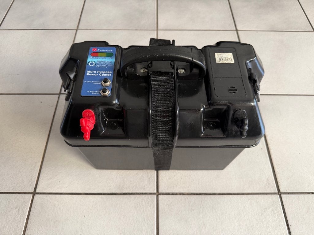 ZGAN ! Easterner Power Center 50A zekering 12 Volt, Ophalen of Verzenden, Zo goed als nieuw, Overige typen