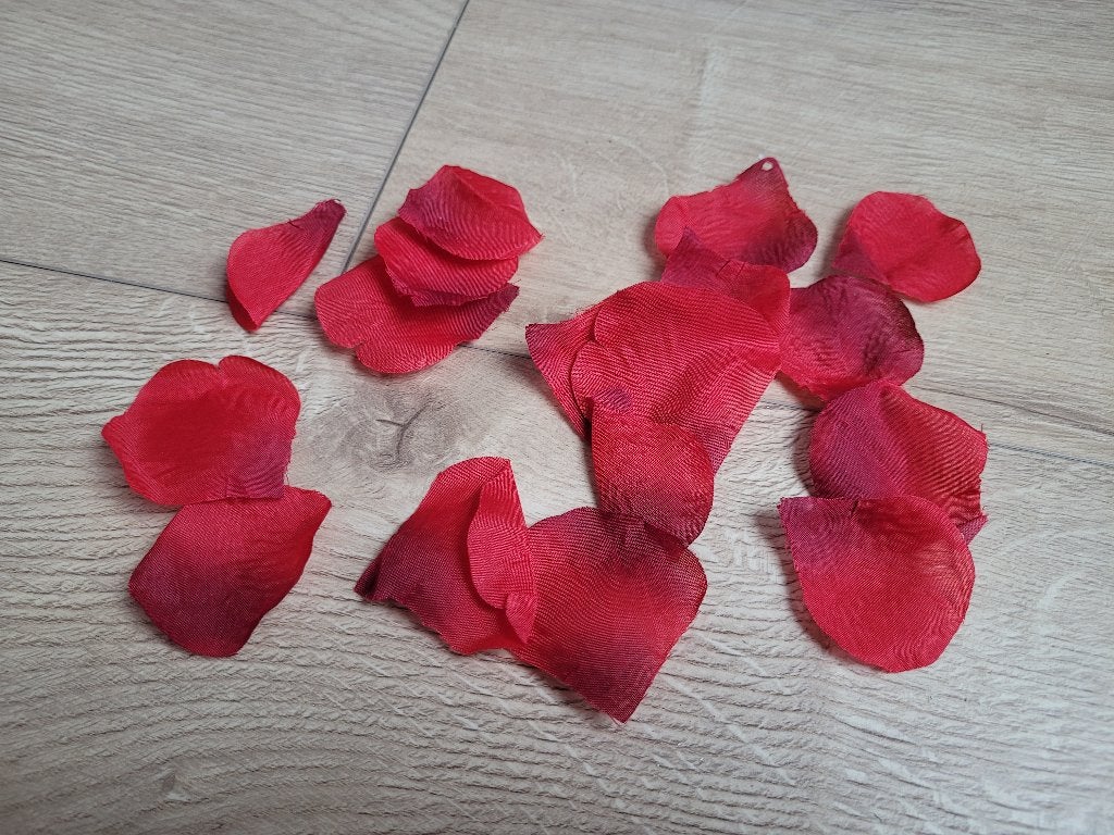 Stoffen rozenblaadjes ~ NH9102, Hobby en Vrije tijd, Feestartikelen, Ophalen of Verzenden, Gebruikt, Versiering, Valentijn of Romantisch