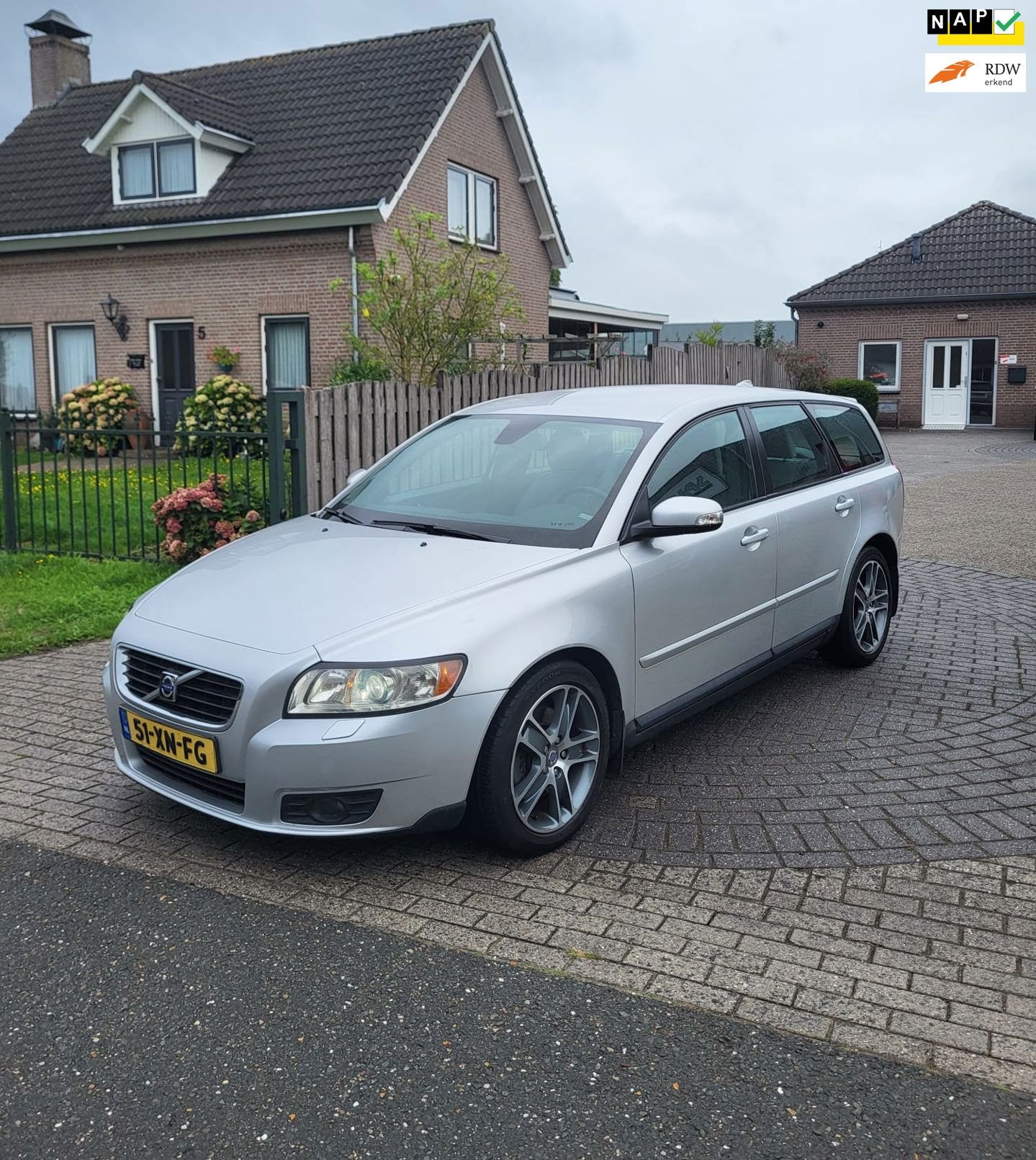 Volvo V50 2.4 Edition ll Automaat,Leder,Xen,2eig, APK10/27!, Auto's, Volvo, Gebruikt, Beige, 700 kg, 2435 cc