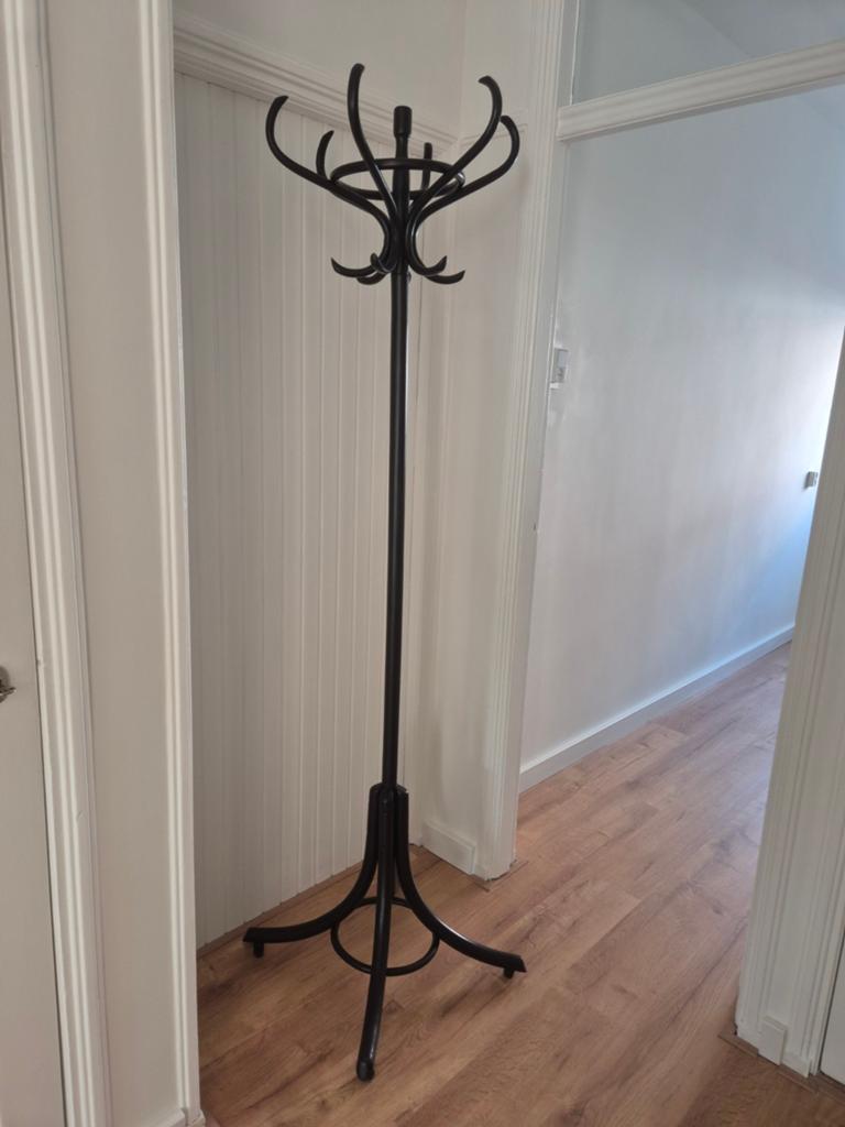 Zwarte staande vintage bistro kapstok met 12 haken, Huis en Inrichting, Woonaccessoires | Kapstokken, Ophalen, Gebruikt, Staande kapstok