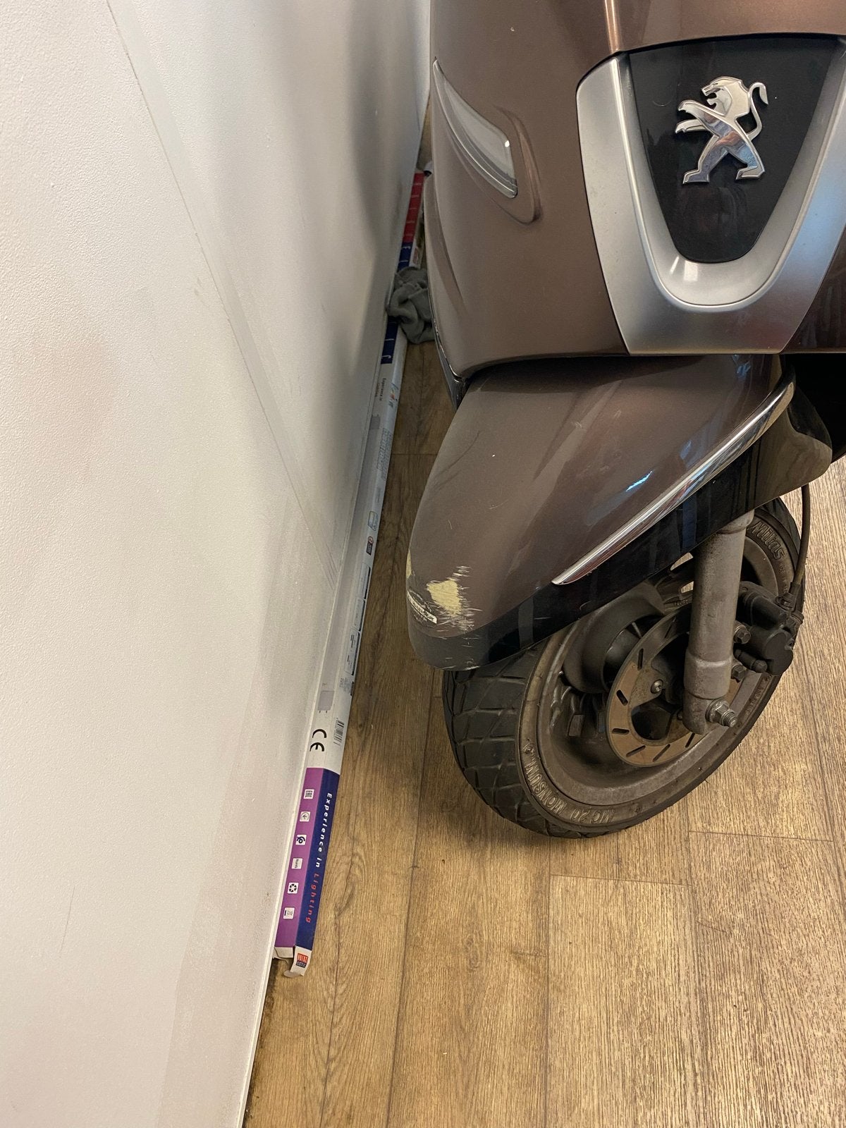 Peugeot Django Scooter met helm en slot - Licht beschadigd, Gebruikt, Overige modellen, Ophalen of Verzenden, Benzine