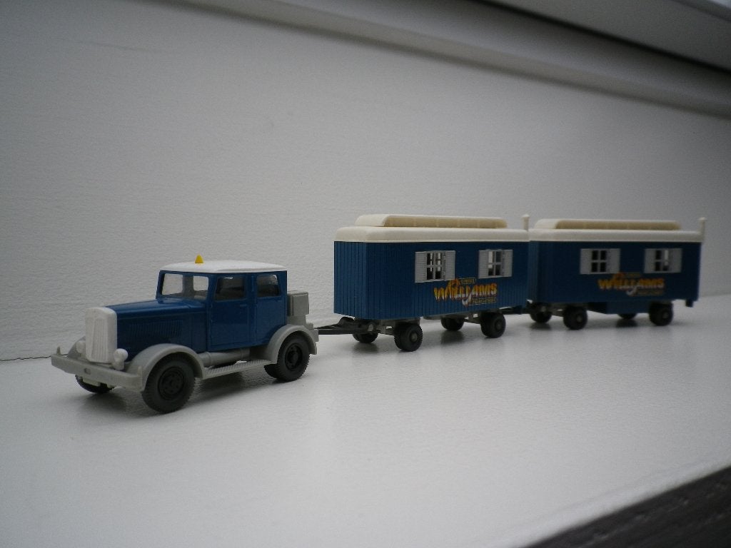 Wiking Hanomag ST 100 trekker circus Williams en 2 woonwagen, Hobby en Vrije tijd, Modelauto's | 1:87, Ophalen of Verzenden, Zo goed als nieuw