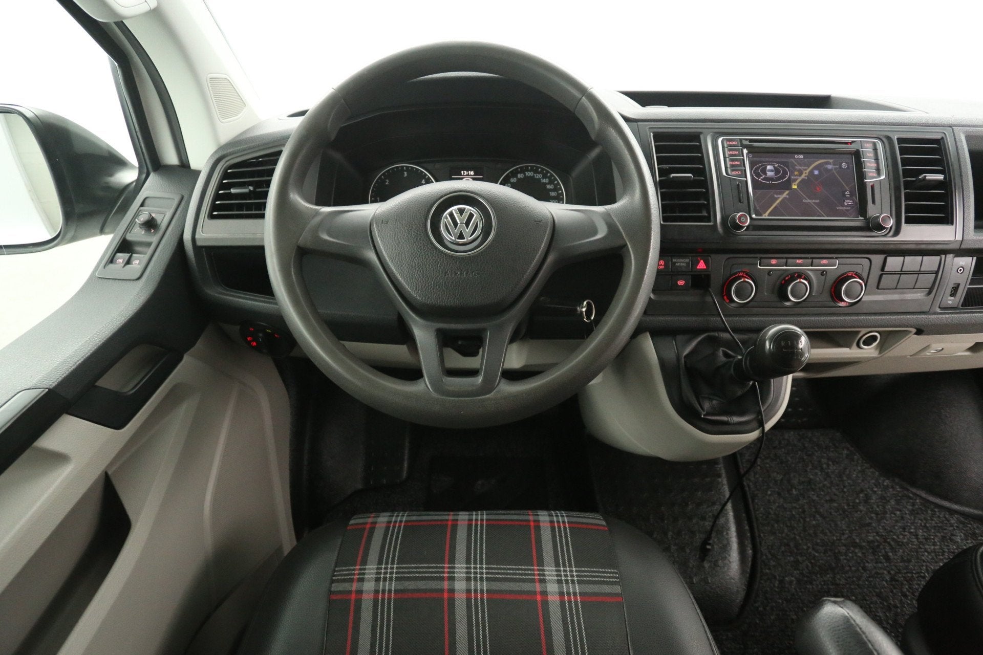 Volkswagen Transporter 2.0 TDI L2H1 140PK | Dubbele Cabine |, Auto's, Bestelauto's, Euro 5, Stof, Gebruikt, 4 cilinders