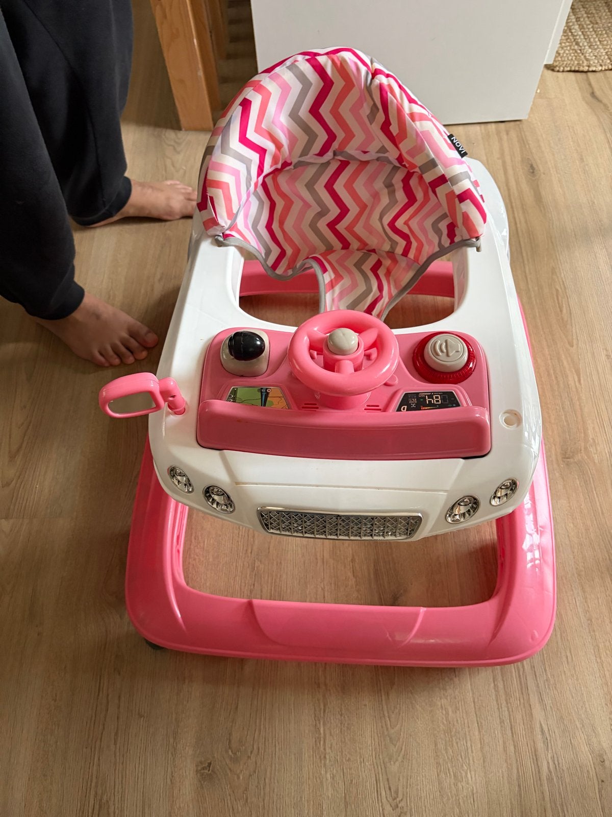 Roze babywalker met speelpaneel, Ophalen, Gebruikt, Auto, Met geluid
