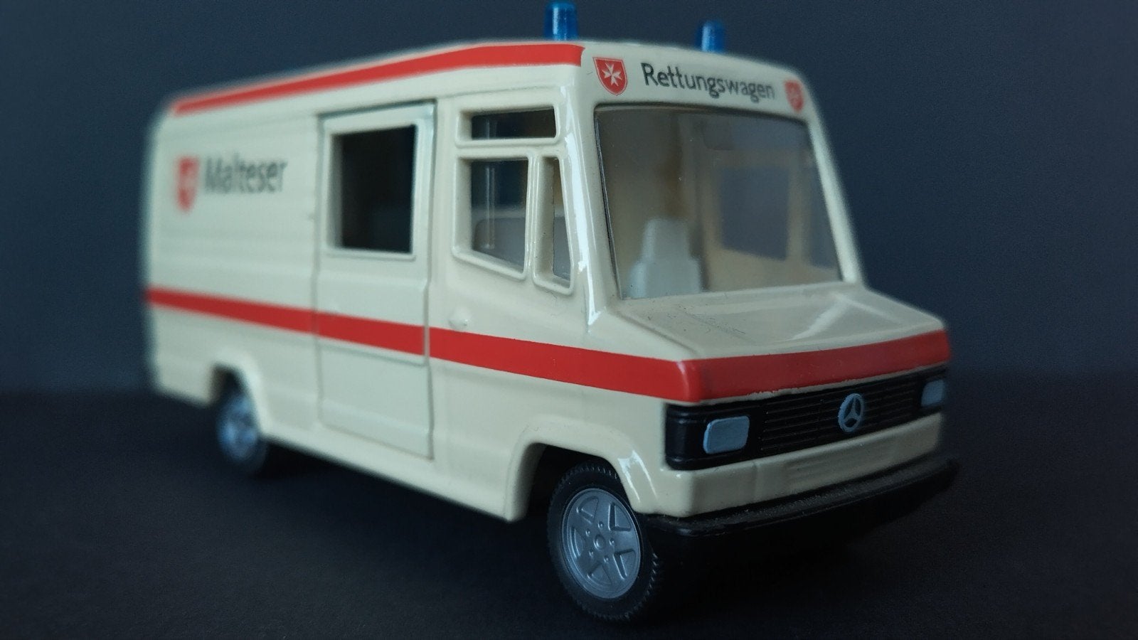 Mercedes Benz 809 D Malteser ambulance 1:55 Siku Pol, Auto, Verzenden, Nieuw, Siku