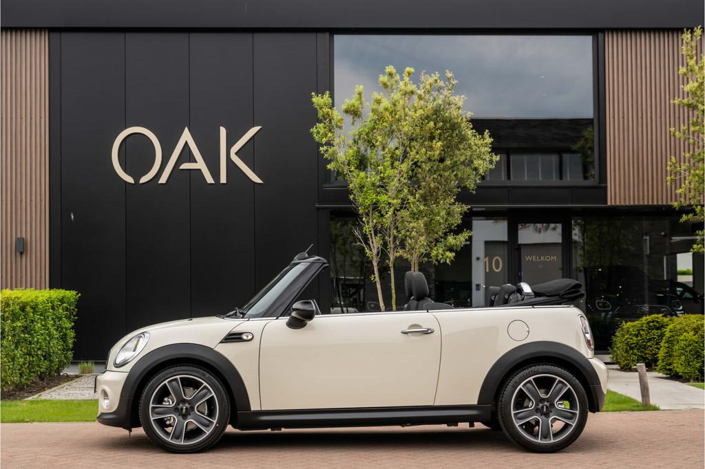 MINI Cabrio 1.6 Cooper Chili Aut. | Wired | Navigatie | Half, Auto's, 15 km/l, Gebruikt, Zwart, 4 cilinders