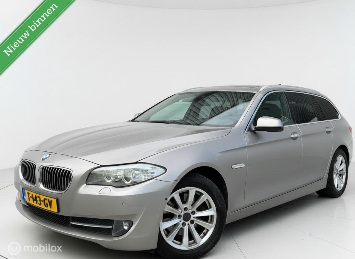 BMW 5-serie Touring 520i High Executive Xenon HUD 360 Camera, Auto's, Euro 5, Achterwielaandrijving, Gebruikt, Zwart