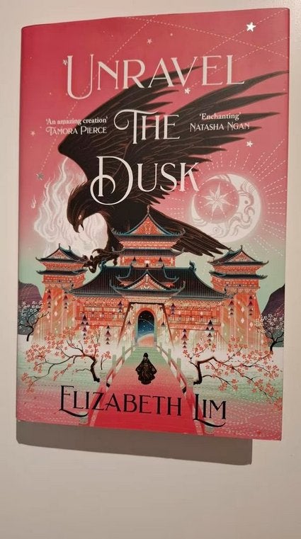Unravel the Dusk - Elizabeth Lim (Fairyloot, gesigneerd), Ophalen of Verzenden, Gelezen, Elizabeth Lim