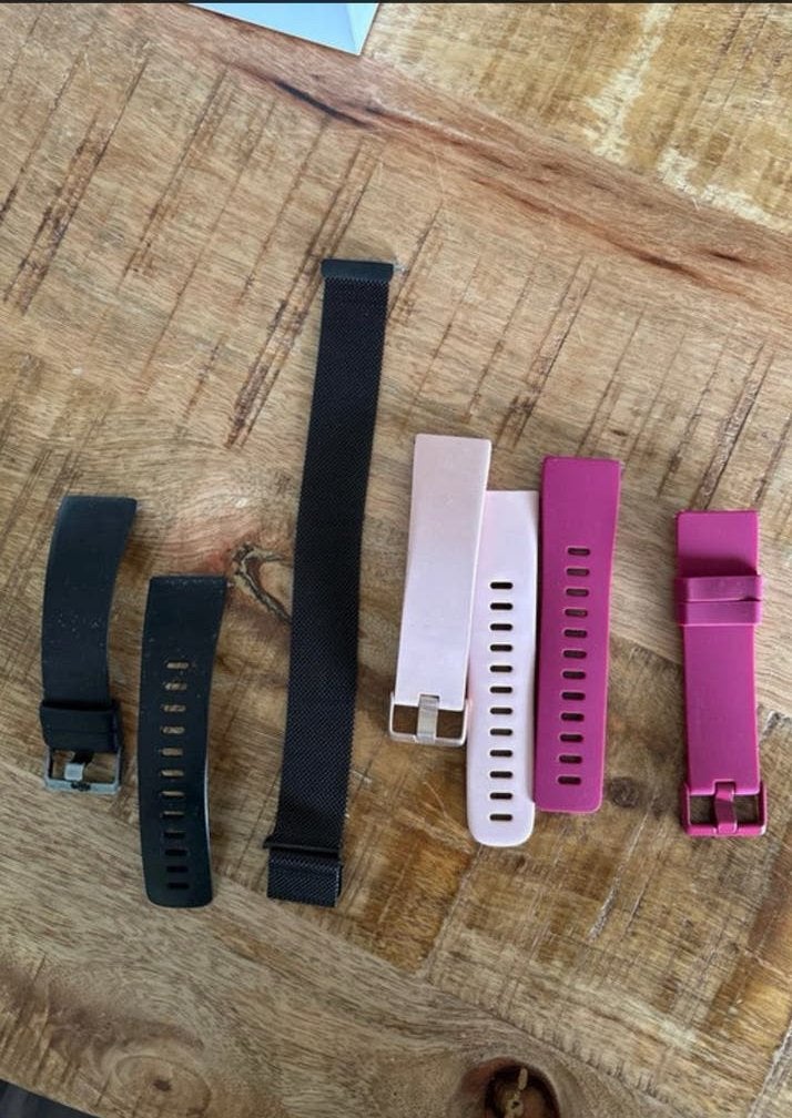 4 bandjes voor de Fitbit Versa 2, Ophalen of Verzenden, Zo goed als nieuw, Overige merken