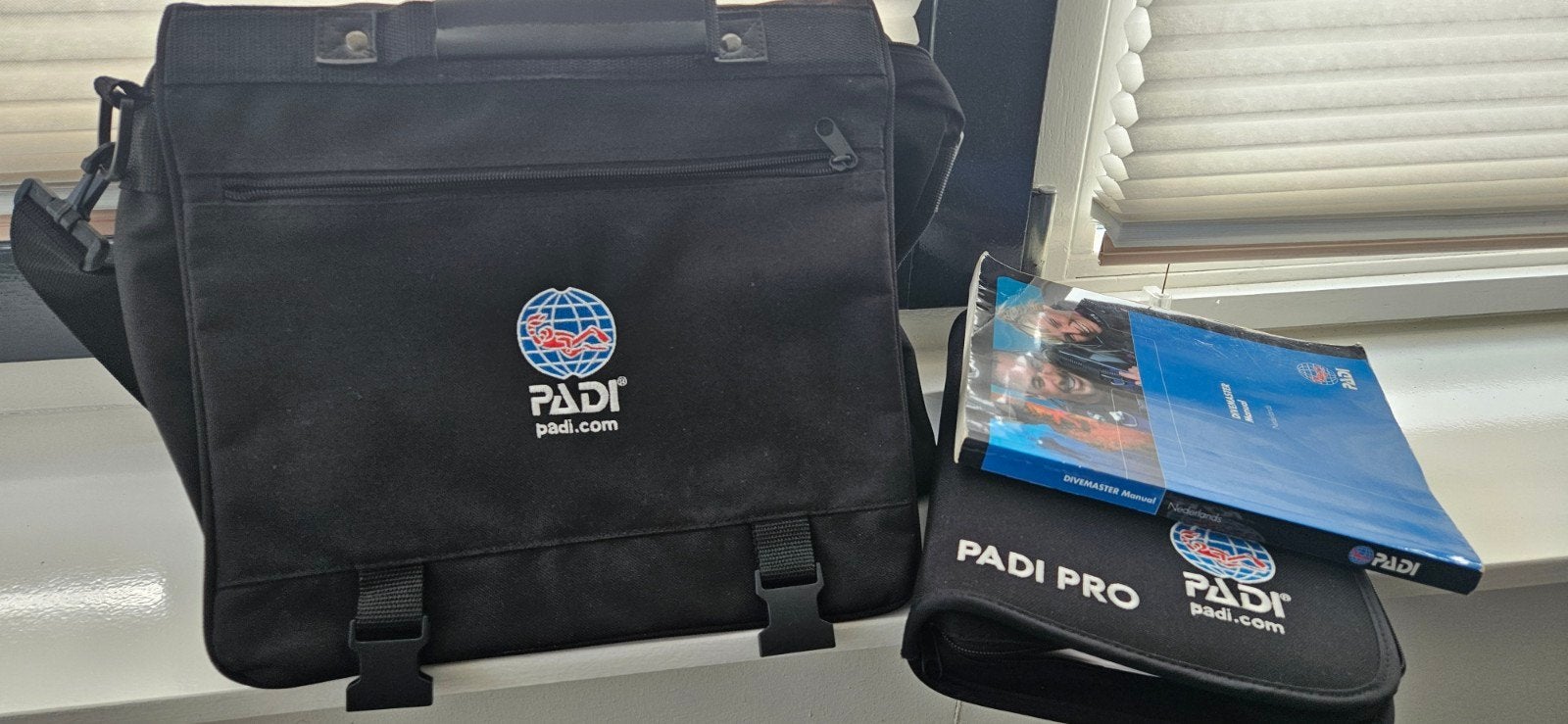 Padi Divemaster Cursus Boek, Log, Map, Tas, Manual instruct., Ophalen of Verzenden, Zo goed als nieuw
