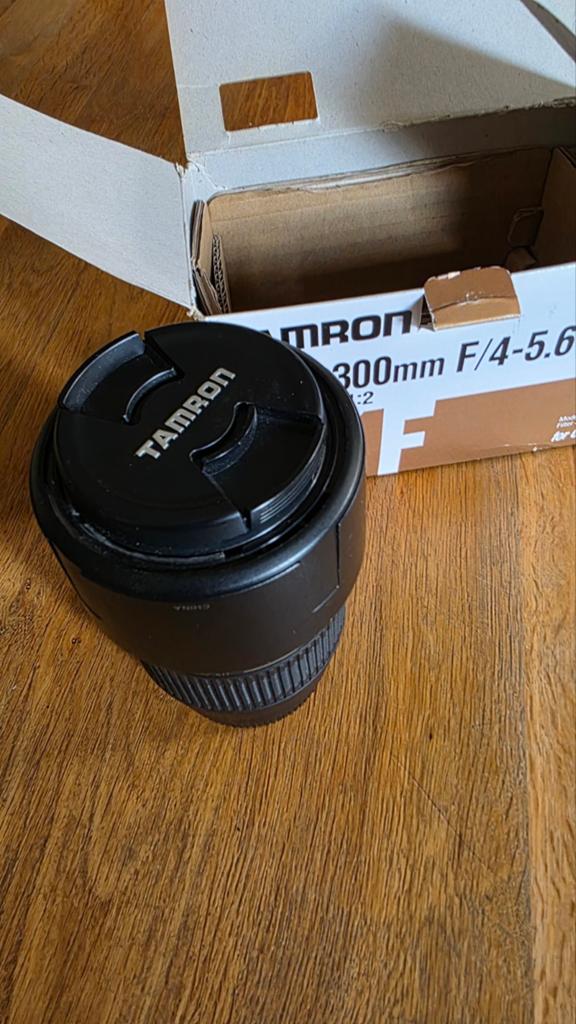 Tamron AF 70-300mm F/4-5.6 Di LD Macro lens, Ophalen of Verzenden, Zo goed als nieuw, Telelens, Zoom