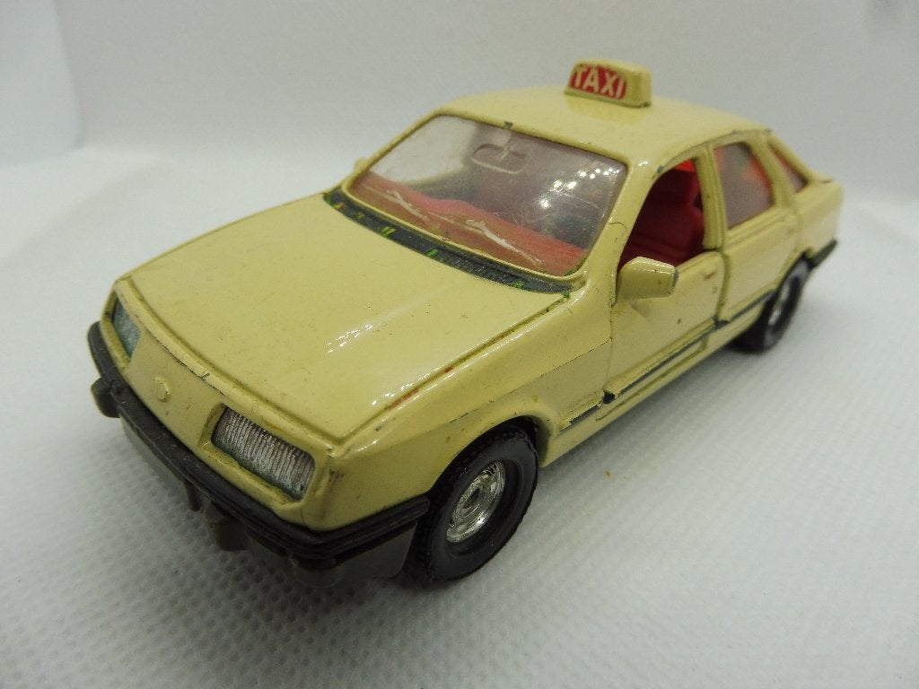 TAXI   FORD SIERRA 2,3 Ghia  van CORGI, Ophalen of Verzenden, Gebruikt, Auto, Corgi