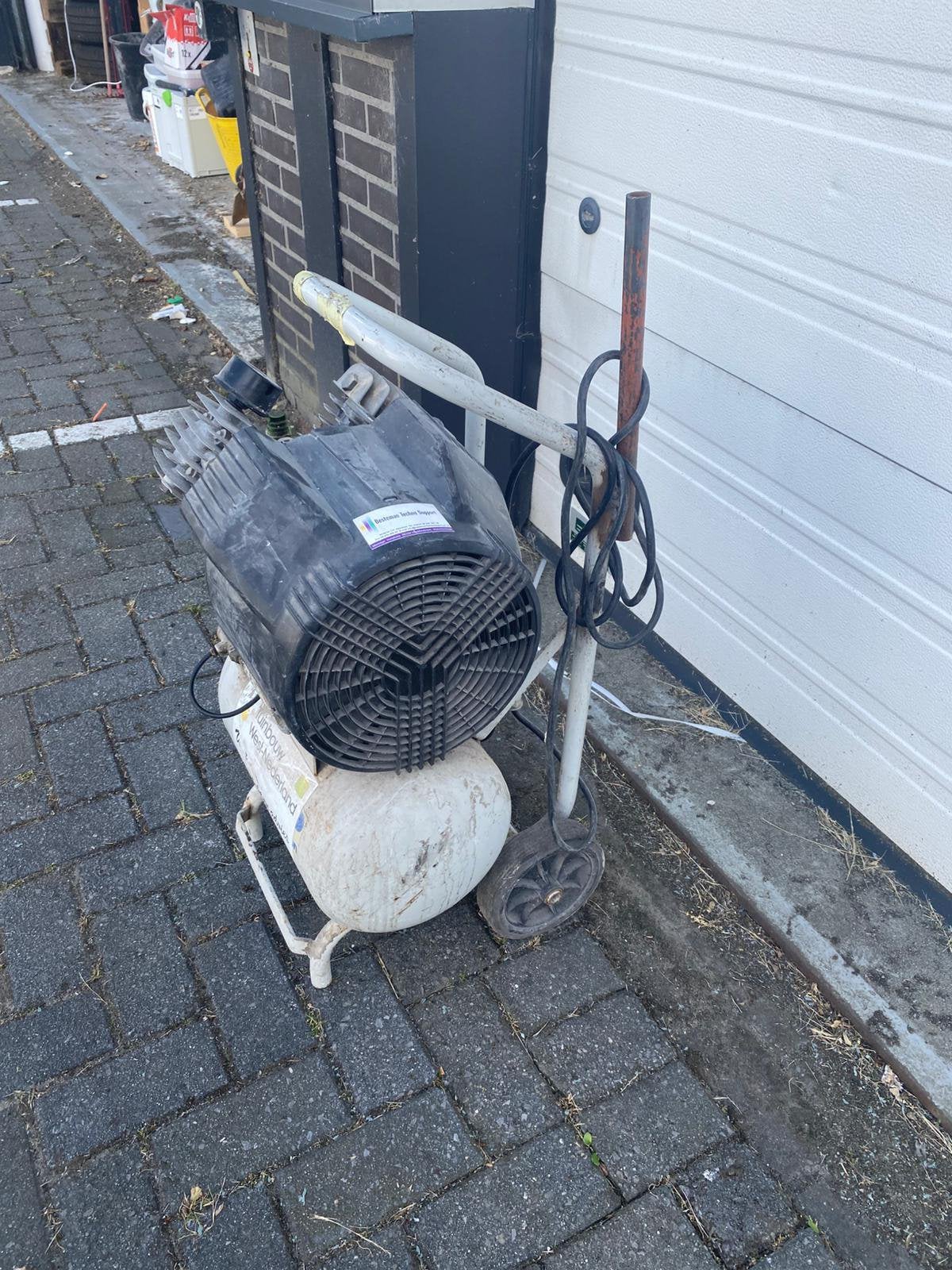 Alup compressor, Ophalen, Zo goed als nieuw, Minder dan 200 liter/min